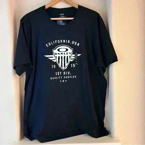 Oakley Short Sleeve Crewneck Tee - Picture 1 of 4